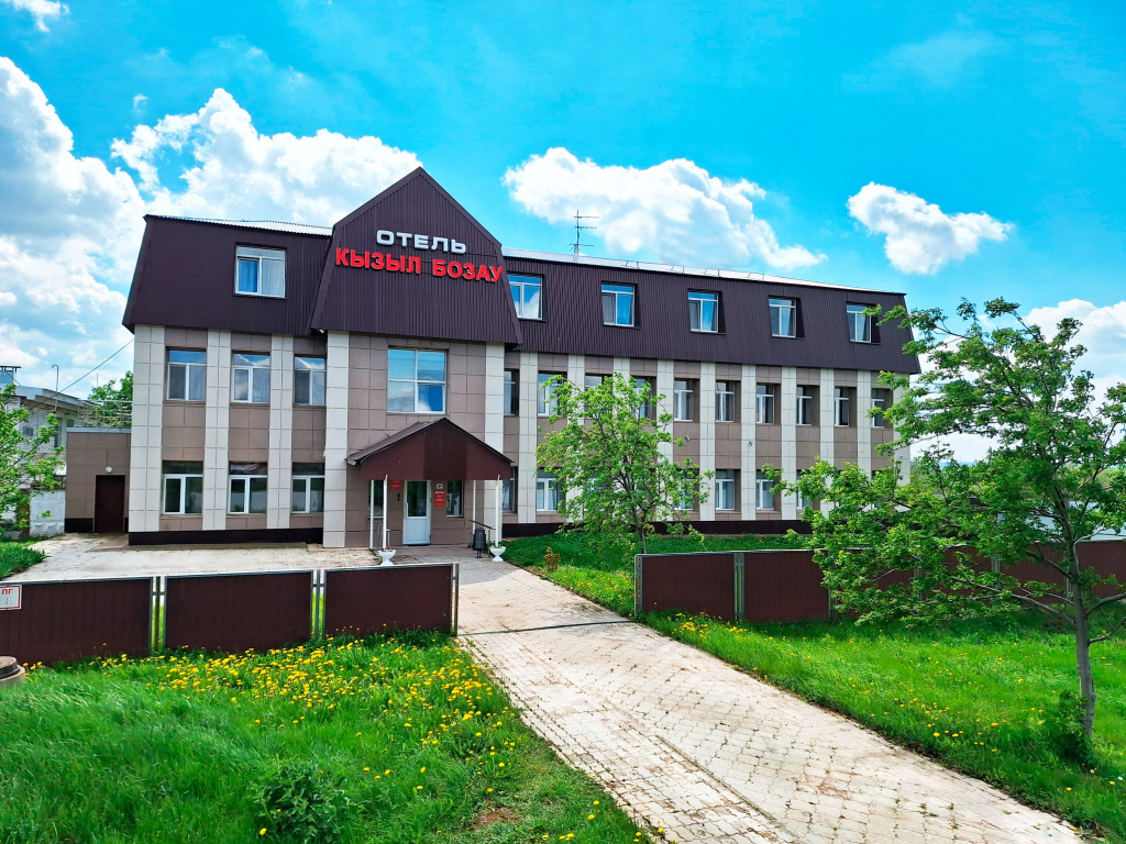 Kyzyl Bozau Hotel — Menzelinsk