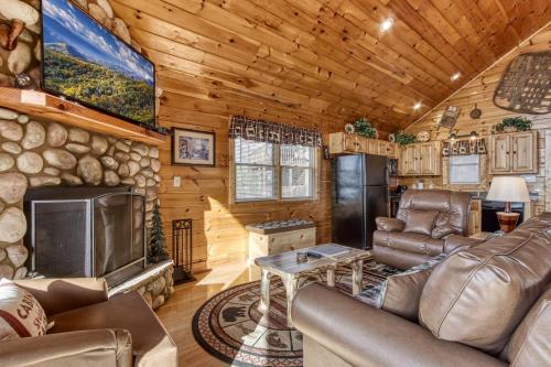 Mountains 4 Miles Panoramic Views Hot Tub & Fire Pit near Pigeon Forge - photo 11