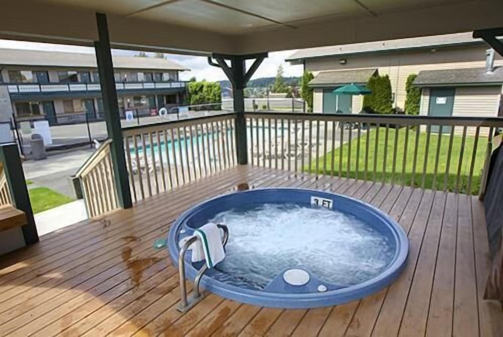Poulsbo Inn & Suites - photo 9