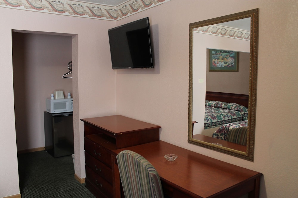 American Motor Inn - photo 23