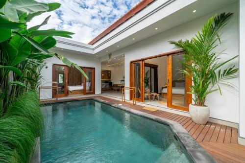 Sundaze 3 Villa with Huge Pool and Kitchen — 4-Star Luxury Hotel in Canggu, Indonesia