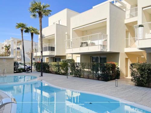 Jesolo Wave Private Garden & Pool Retreat — 4-Star Luxury Hotel in Lido Di Jesolo, Italy