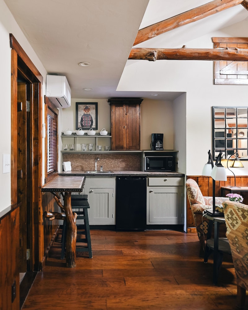 Highland Haven Creekside Inn - photo 65