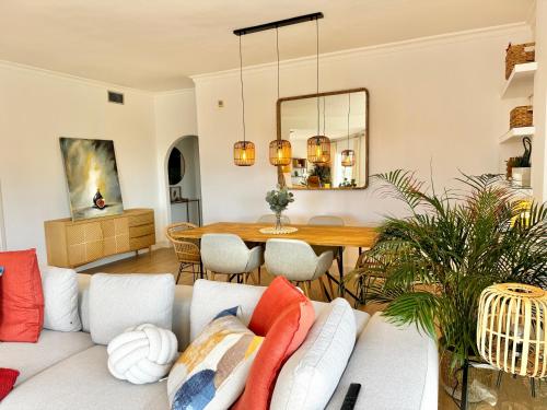 Amazing House With 6 Bedrooms and Private Garden & Pool in Marbella. Rio Real Golf — 4-Star Luxury Hotel in Marbella, Spain