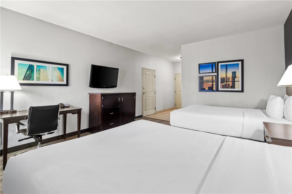 La Quinta Inn & Suites by Wyndham Houston Energy Corridor - photo 13
