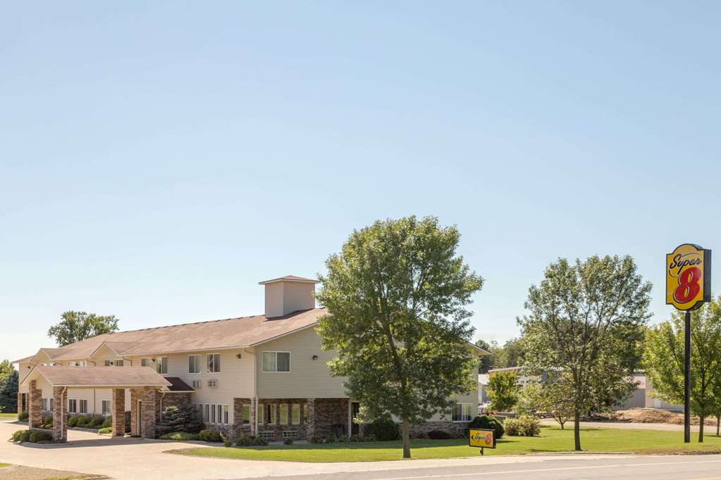 Super 8 by Wyndham Cresco IA - photo 2