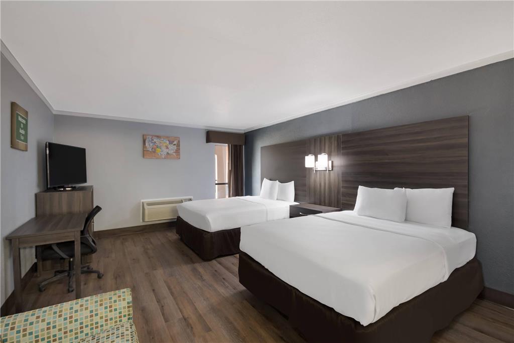 Econo Lodge Austin North near The Domain - photo 17