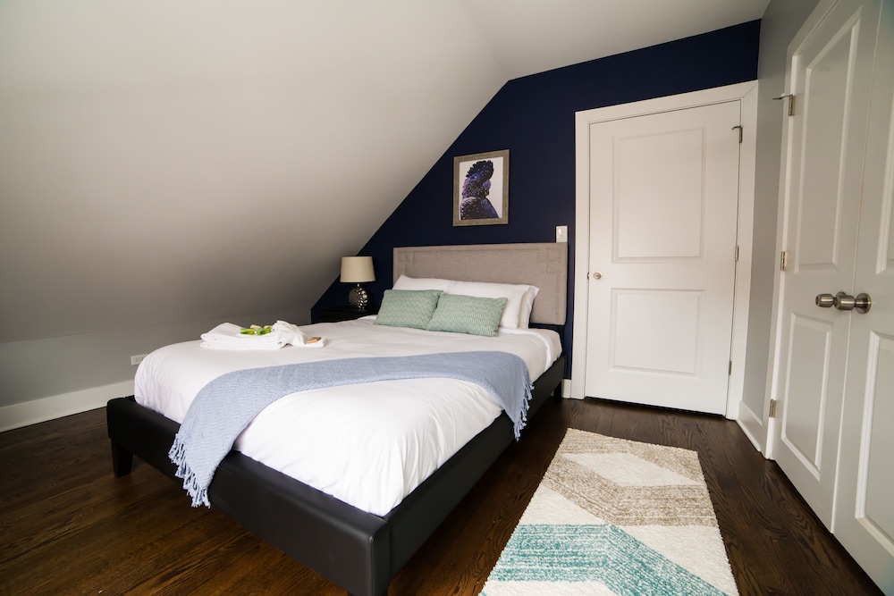 Stunning 3BR in Lake View by Sonder - photo 4
