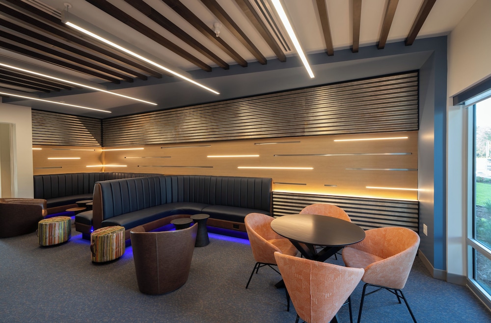 Holiday Inn Express & Suites Fort Walton Beach Eglin Area by IHG - photo 7