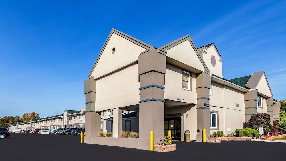 Magnuson Hotel Detroit Airport in Romulus, United States