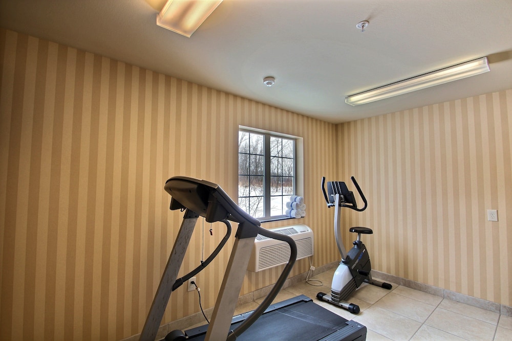 Cobblestone Inn & Suites Brillion - photo 34