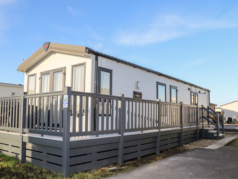 Chichester Lakeside Holiday Park — 4-Star Luxury Hotel in Chichester, United Kingdom