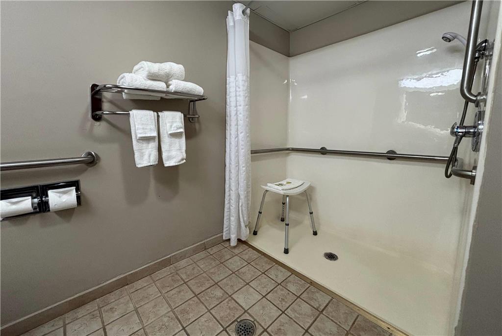 Super 8 by Wyndham Grayville - photo 16