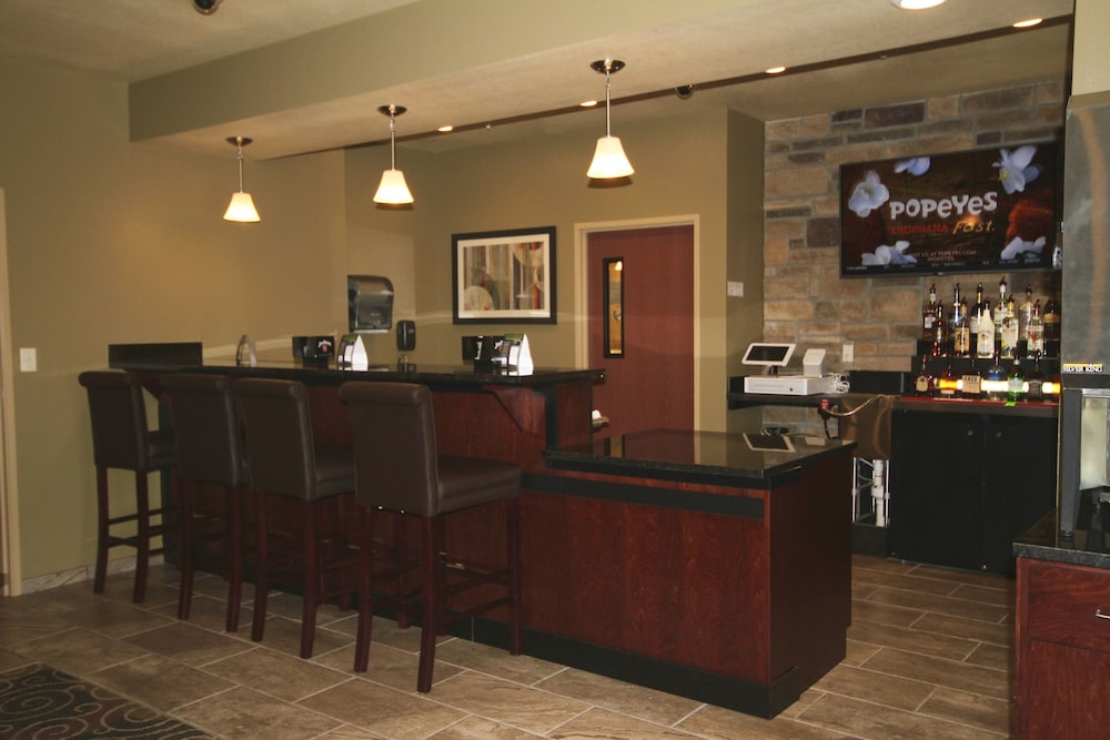 Cobblestone Hotel & Suites Devils Lake - photo 38