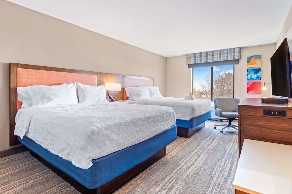 Hampton Inn & Suites Greeley - photo 10