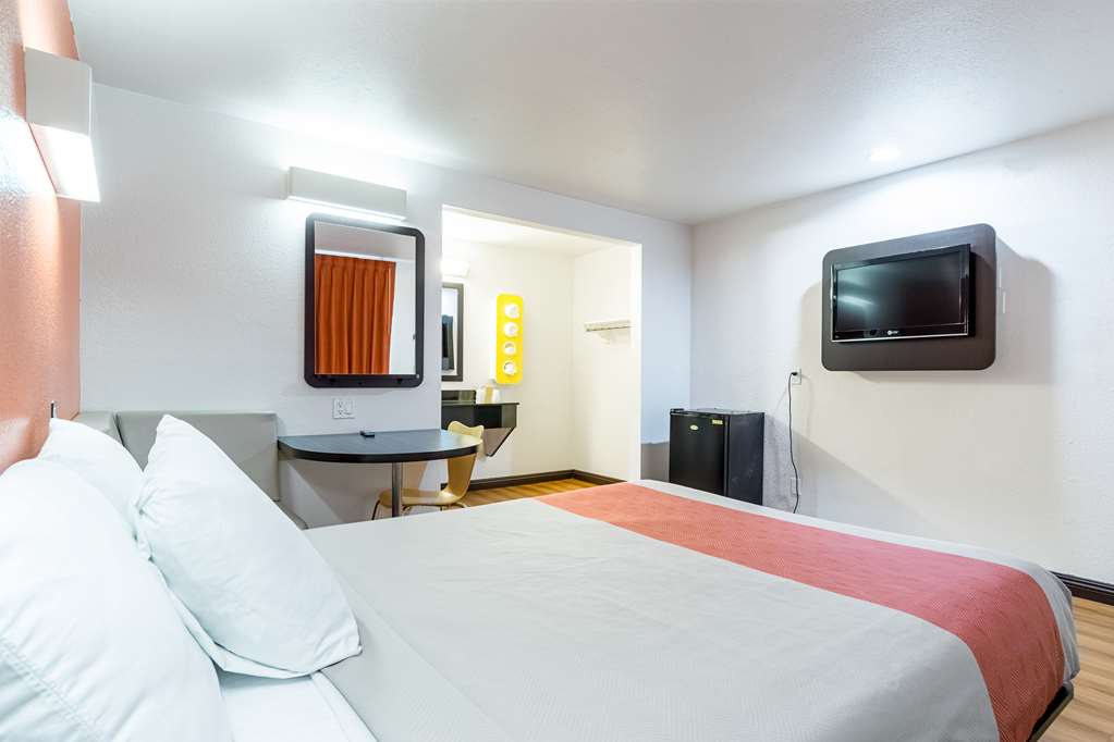 Motel6 Riverside CA UCR East - photo 11