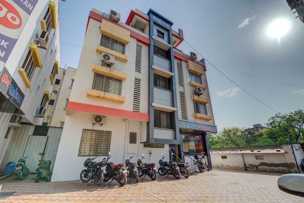 OYO 37347 Hotel Saichha in Shirdi, India