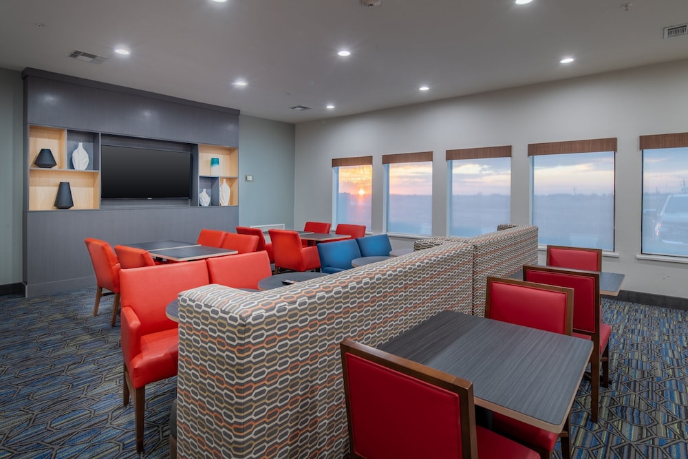 Holiday Inn Express & Suites N Waco Area West by IHG - photo 42