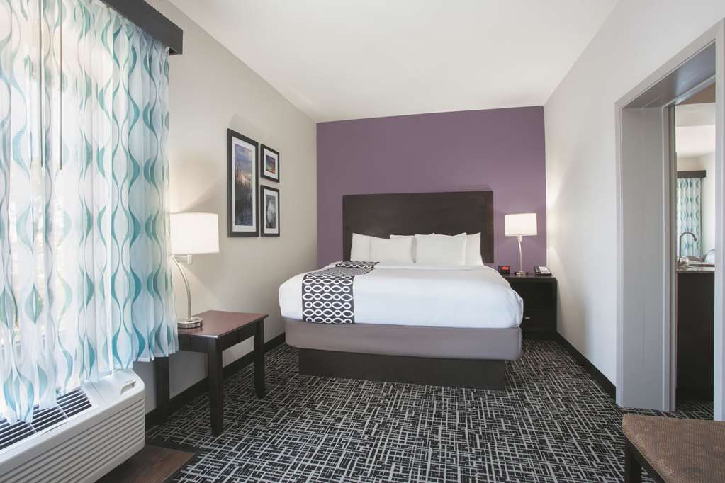 La Quinta Inn & Suites by Wyndham Fort Walton Beach - photo 26