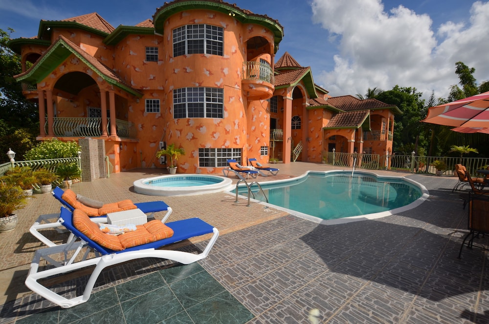 Dream Castle Villa Montego Bay 8BR — 4-Star Luxury Hotel in Montego Bay, Jamaica