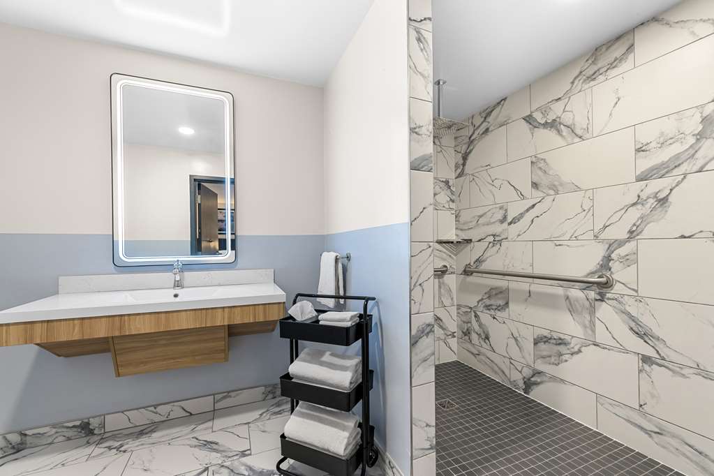 Best Western Buffalo Inn Suites - photo 16