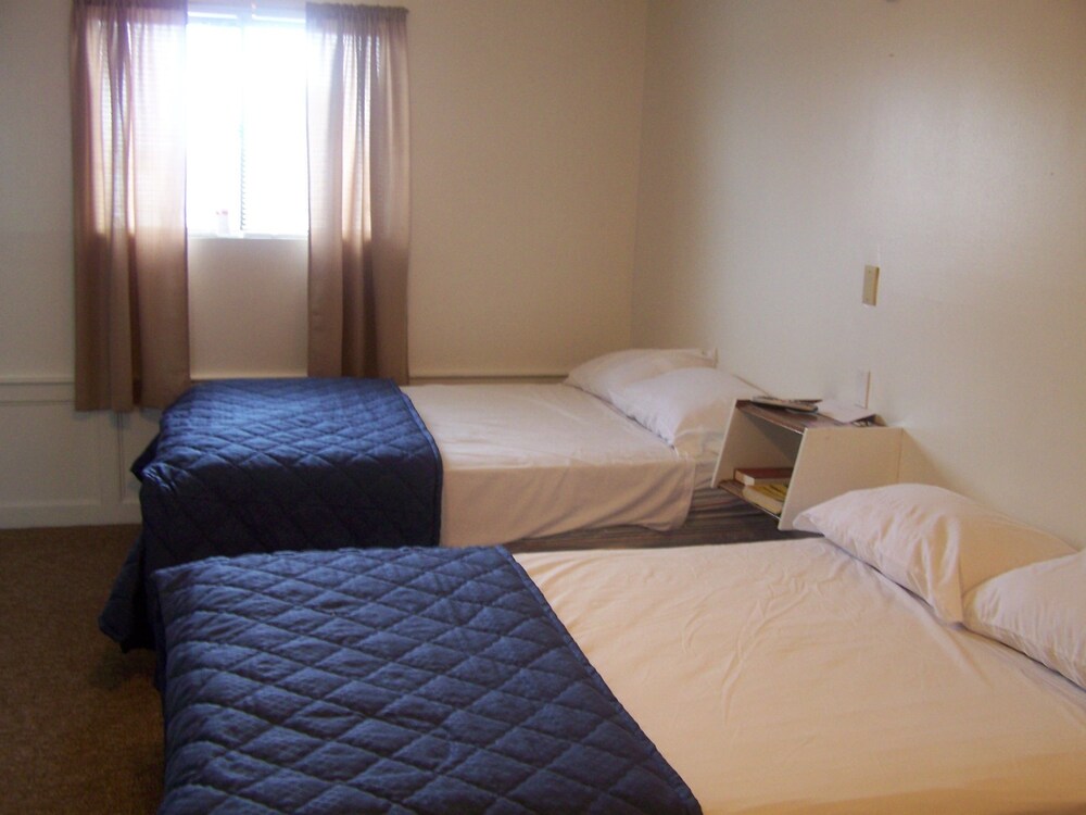 Nautical Motel and Suites - photo 2