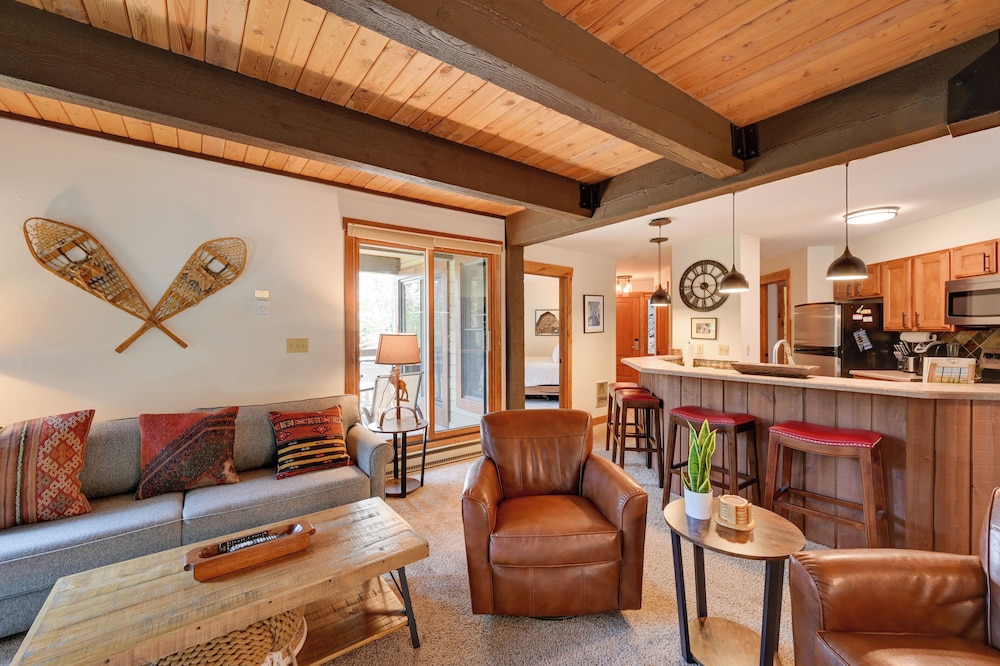 Upscale Condo w Balcony 1 2 Mi to Ski Resort - photo 4