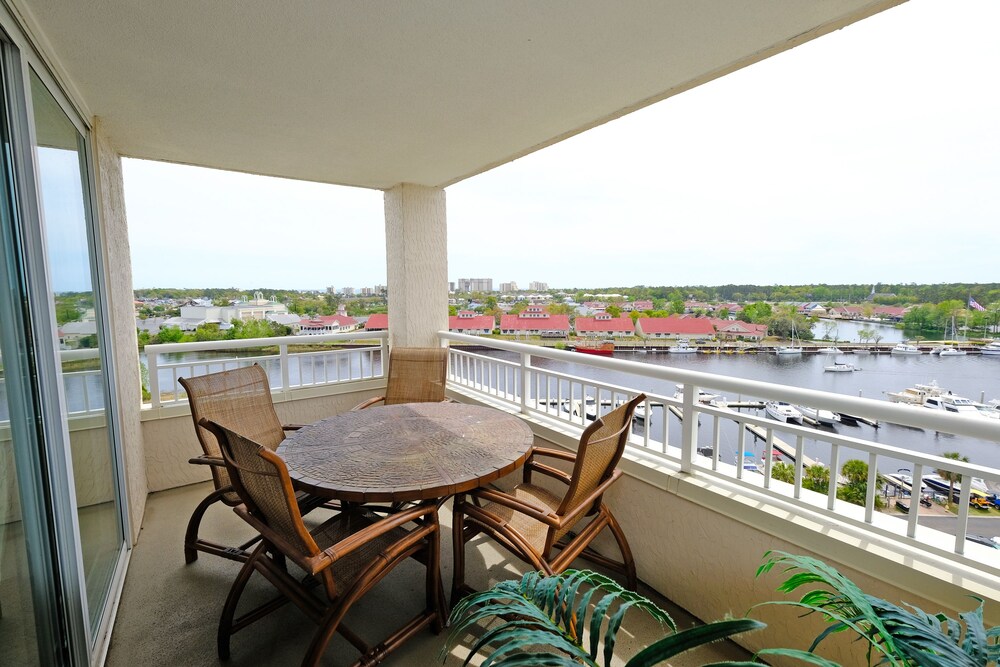 Barefoot Resort & Yacht Club - photo 102