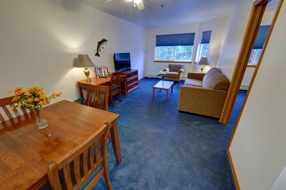 Frontier Suites Hotel in Juneau - photo 20
