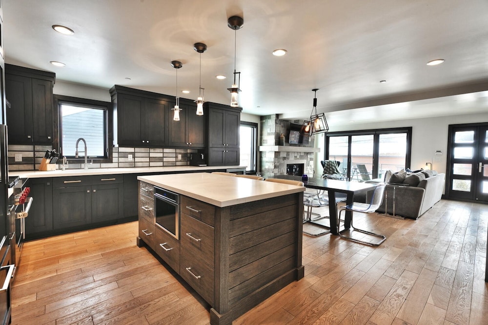 Pinetree by Avantstay Modern Park City Getaway w Patio & Balcony - photo 10