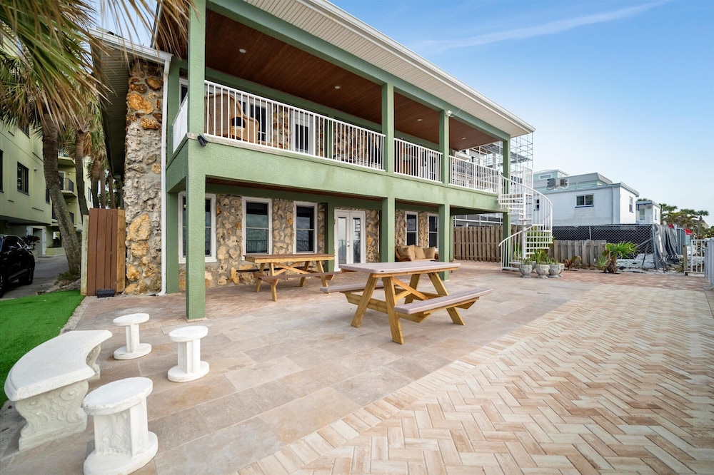 Stones Throw Beachfront Luxury Suites - photo 82