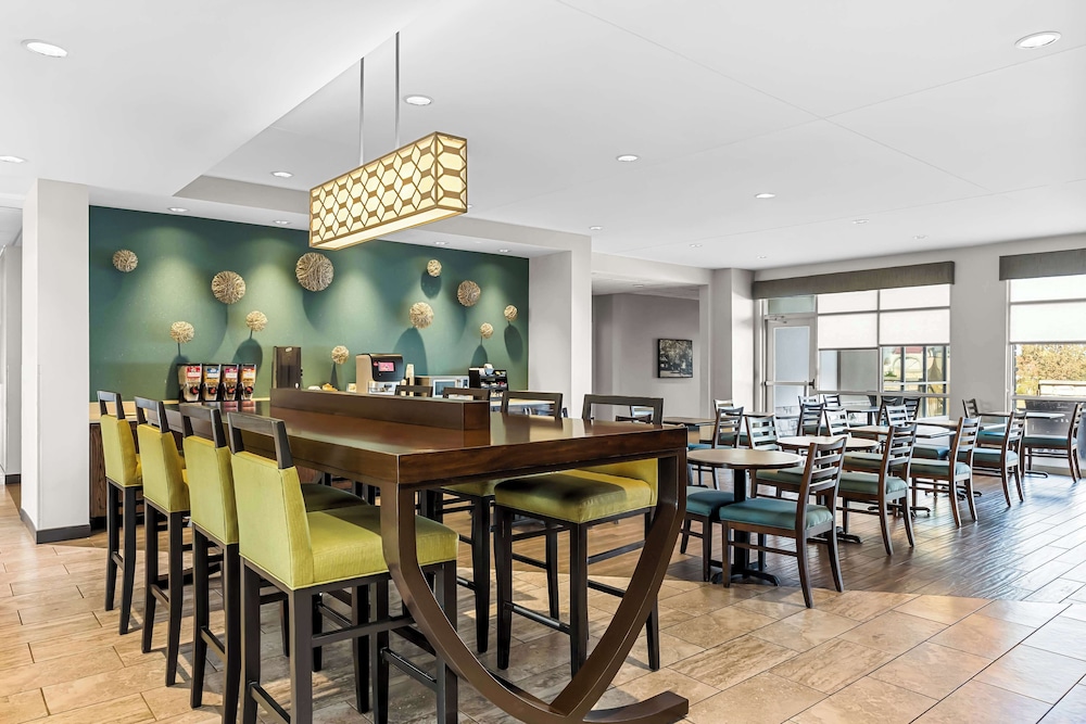 Best Western Plus Bolivar Hotel & Suites - photo 35