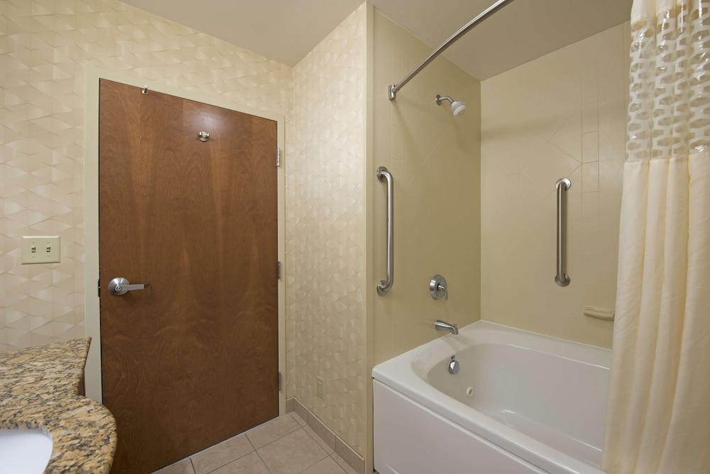 Hampton Inn and Suites Indianapolis Fishers - photo 23
