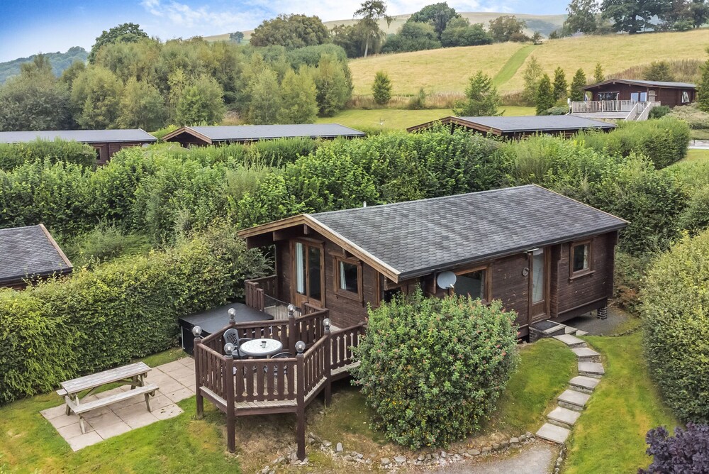 Barn Owl Lodge — 4-Star Luxury Hotel in Rhayader, United Kingdom