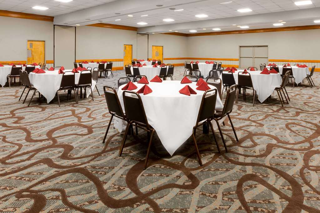 Days Inn by Wyndham McComb MS - photo 37
