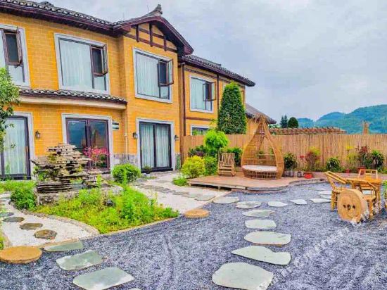 Residents of Phoenix Bamboo Mountain Township in Fenghuang, People's Republic of China