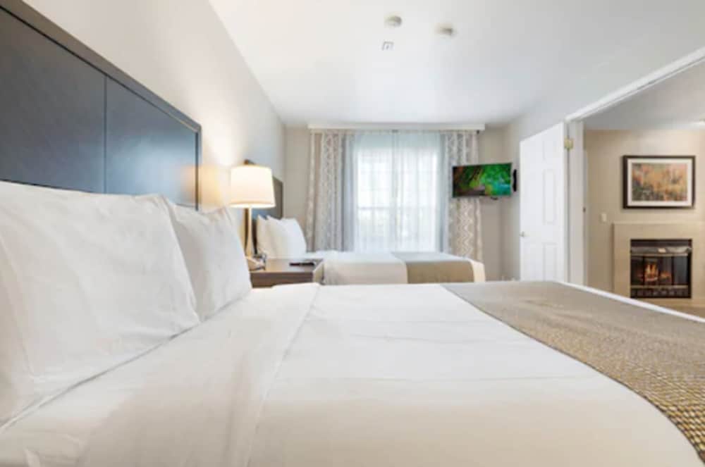 Chase Suite Hotel Newark Fremont - photo 14