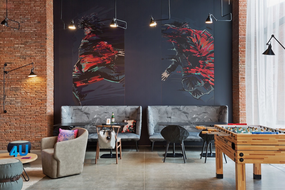 Lobby lounge