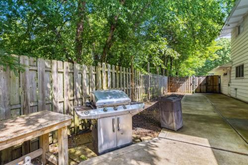 Spacious Family Getaway Salt Water Pool & Hot Tub — Lyndhurst — photo 4