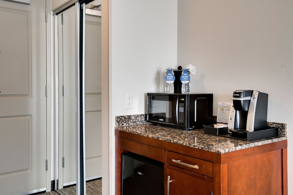 Hilton Garden Inn Milwaukee Airport - photo 12