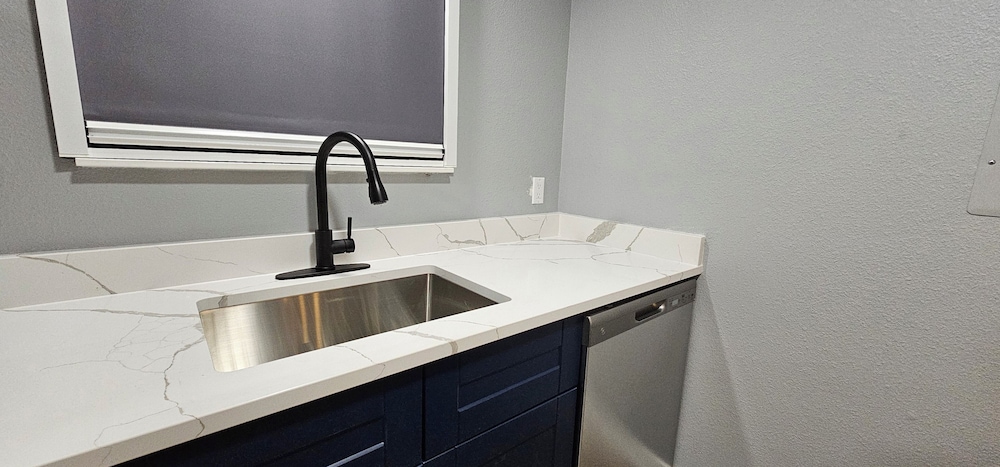 Olympic Suites Inn - photo 17
