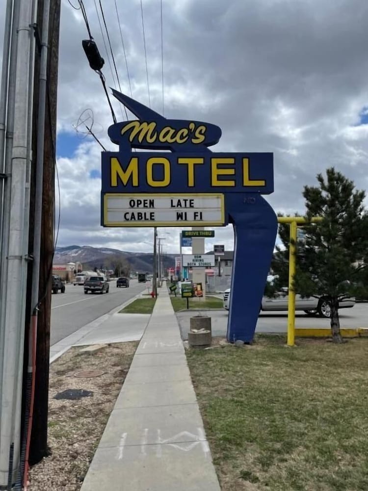 Mac s Motel - photo 17