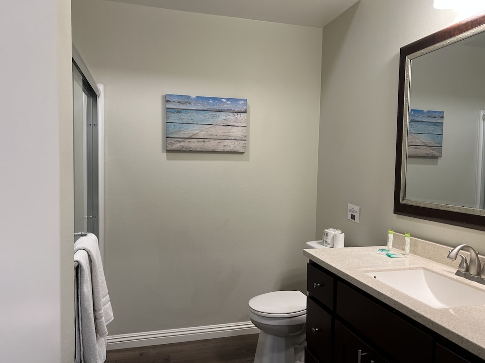 Aspire Inn & Suites Orange - photo 17