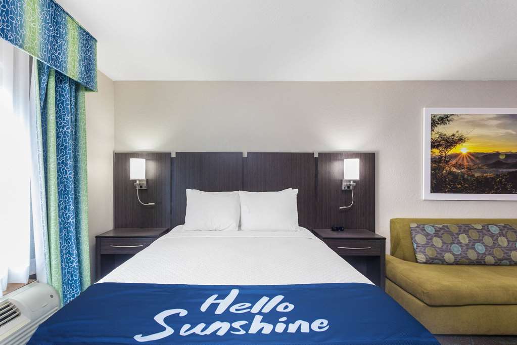 Days Inn & Suites by Wyndham East Flagstaff - photo 20