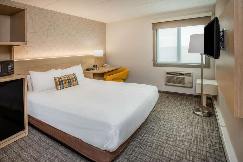 Days Inn & Suites by Wyndham Duluth by the Mall - photo 11