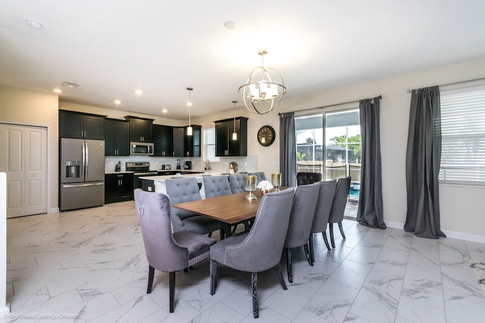 Robbin Hood Fun Pool Home by AV Dreams Kissimmee — 4-Star Luxury Hotel in Kissimmee, United States
