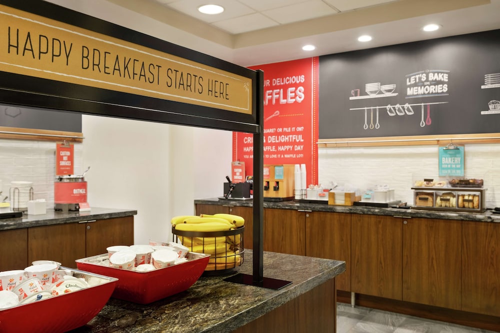 Hampton Inn & Suites Tacoma Puyallup - photo 24