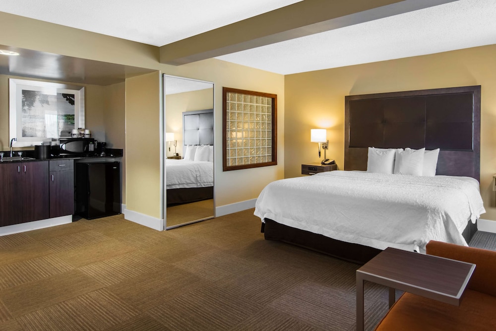 Hampton Inn South Hill - photo 26