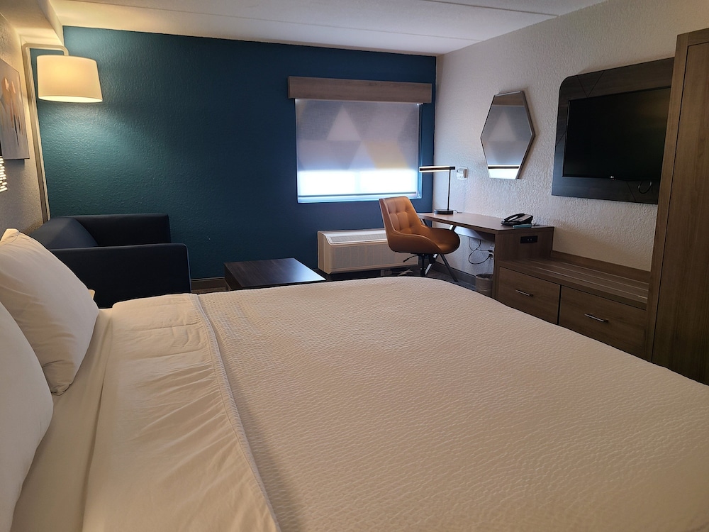 Holiday Inn Express & Suites Ft. Lauderdale N Exec Airport by IHG - photo 24