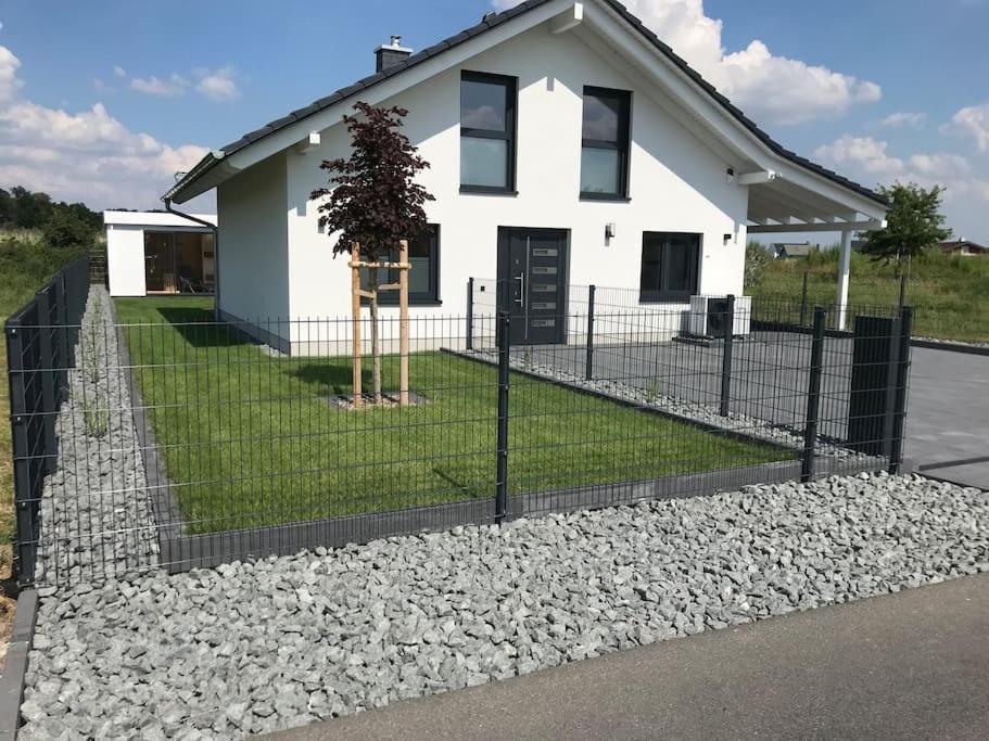 Ferienhaus Oskar 100m Entfernung zum See Strand — hotel in Lobnitz